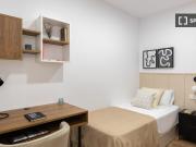 Se alquila habitación en piso de 6 habitaciones en Barcelona