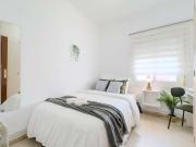 Se alquila habitación en piso de 6 habitaciones en Barcelona