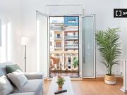 Se alquila habitación en piso de 6 habitaciones en Barcelona