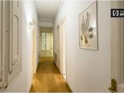 Se alquila habitación en piso de 6 habitaciones en Barcelona