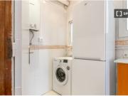 Se alquila habitación en piso de 6 habitaciones en Barcelona