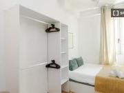 Se alquila habitación en piso de 6 habitaciones en...