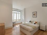 Se alquila habitación en piso de 6 habitaciones en...