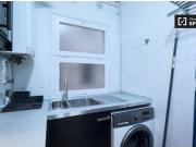 Se alquila habitación en piso de 6 habitaciones en Eixample