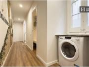 Se alquila habitación en piso de 6 habitaciones en Eixample