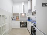 Se alquila habitación en piso de 6 habitaciones en el...