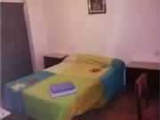 Se alquila habitación en piso de 6 habitaciones en Granada