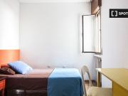 Se alquila habitación en piso de 6 habitaciones en Madrid