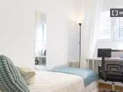 Se alquila habitación en piso de 6 habitaciones en...