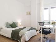 Se alquila habitación en piso de 6 habitaciones en...