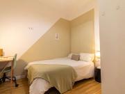 Se alquila habitación en piso de 6 habitaciones en...