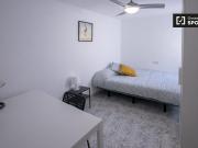 Se alquila habitación en piso de 6 habitaciones en Valencia