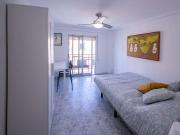 Se alquila habitación en piso de 6 habitaciones en Valencia