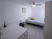 Se alquila habitación en piso de 6 habitaciones en Valencia