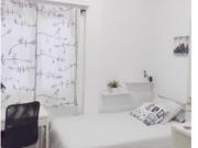 Se alquila habitación en piso de 6 habitaciones en Zaragoza