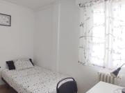 Se alquila habitación en piso de 6 habitaciones en Zaragoza
