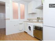 Se alquila habitación en piso de 7 dormitorios en Madrid