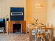 Se alquila habitación en piso de 7 habitaciones en Barcelona