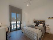 Se alquila habitación en piso de 7 habitaciones en Barcelona