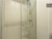 Se alquila habitación en piso de 7 habitaciones en Barcelona