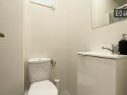 Se alquila habitación en piso de 7 habitaciones en Barcelona