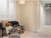 Se alquila habitación en piso de 7 habitaciones en Barcelona