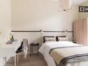 Se alquila habitación en piso de 7 habitaciones en Barcelona