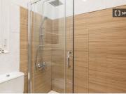 Se alquila habitación en piso de 7 habitaciones en Barcelona