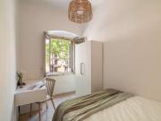 Se alquila habitación en piso de 7 habitaciones en Barcelona