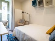 Se alquila habitación en piso de 7 habitaciones en Barcelona