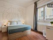 Se alquila habitación en piso de 7 habitaciones en Barcelona