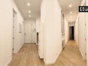 Se alquila habitación en piso de 7 habitaciones en Barcelona