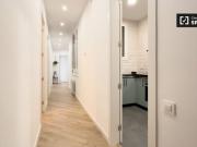 Se alquila habitación en piso de 7 habitaciones en Barcelona
