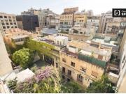 Se alquila habitación en piso de 7 habitaciones en Barcelona