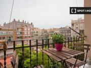 Se alquila habitación en piso de 7 habitaciones en Barcelona