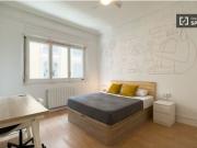Se alquila habitación en piso de 7 habitaciones en Barcelona