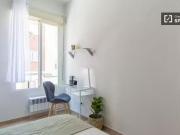 Se alquila habitación en piso de 7 habitaciones en...