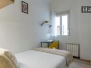 Se alquila habitación en piso de 7 habitaciones en...