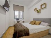 Se alquila habitación en piso de 7 habitaciones en Goya,...