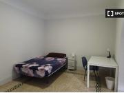 Se alquila habitación en piso de 7 habitaciones en...