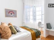 Se alquila habitación en piso de 7 habitaciones en Lavapiés