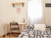 Se alquila habitación en piso de 7 habitaciones en...