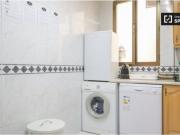 Se alquila habitación en piso de 7 habitaciones en...