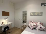 Se alquila habitación en piso de 7 habitaciones en...