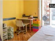 Se alquila habitación en piso de 7 habitaciones en Malasaña