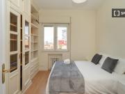 Se alquila habitación en piso de 7 habitaciones en...