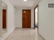 Se alquila habitación en piso de 7 habitaciones en Mestalla