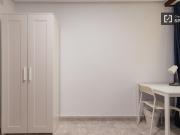 Se alquila habitación en piso de 7 habitaciones en...