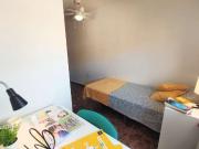 Se alquila habitación en piso de 7 habitaciones en...