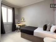 Se alquila habitación en piso de 7 habitaciones en...